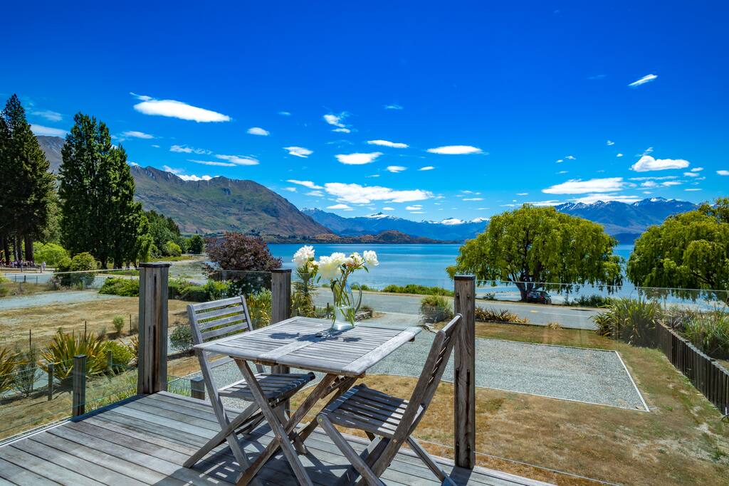 Upstairs deck with sweeping views over the mountain