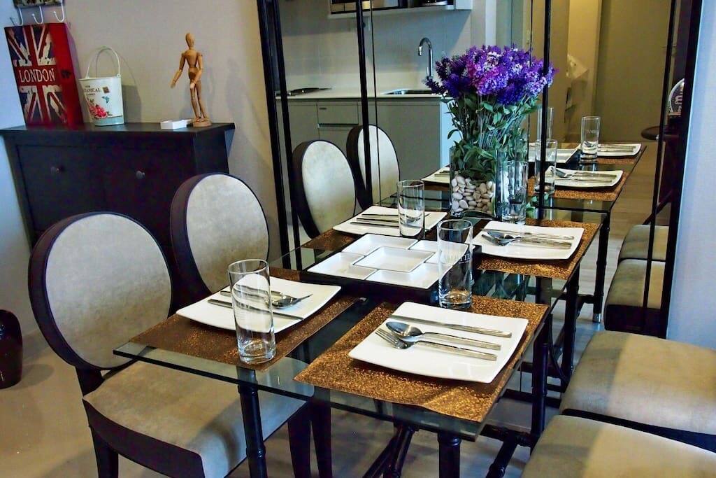 It is suit for 2-4 person (not allow extra guest)