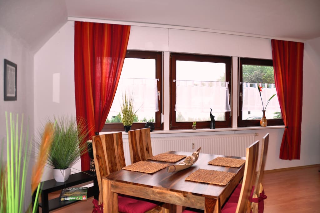 lichtdurchfultetes Wohnzimmer