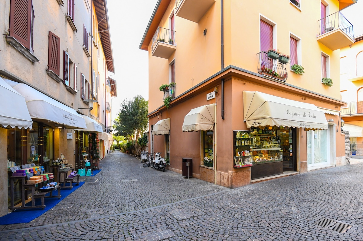 Guide to the best airbnbs in Sirmione Lake Garda, Italy. Beautiful apartments, houses with lake view, private pool or beach access. Plus tips on how to get to Sirmione, the best airport for Lake Garda and other essential travel tips for Italy. #largodigarda | Where To Stay In Lake Garda | Best Hotels In Sirmione Italy | Places To Visit In Sirmione Italy | Italy Travel Guide | Sirmione italy things to do | Sirmione Italy Beautiful Places | Grand Hotel Terme Sirmione | Sirmione Lake Garda Hotels  | Where To Stay In Lake Garda | Best Hotels In Sirmione Italy | Best Airbnbs In Sirmione Italy