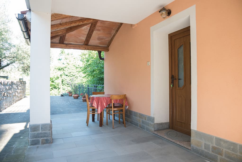 Entrance with a quiet terrace.