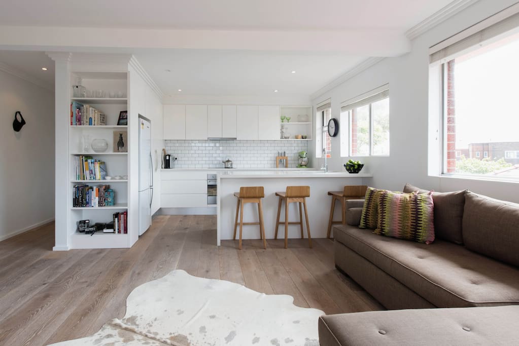 Open plan kitchen that is fully equipped