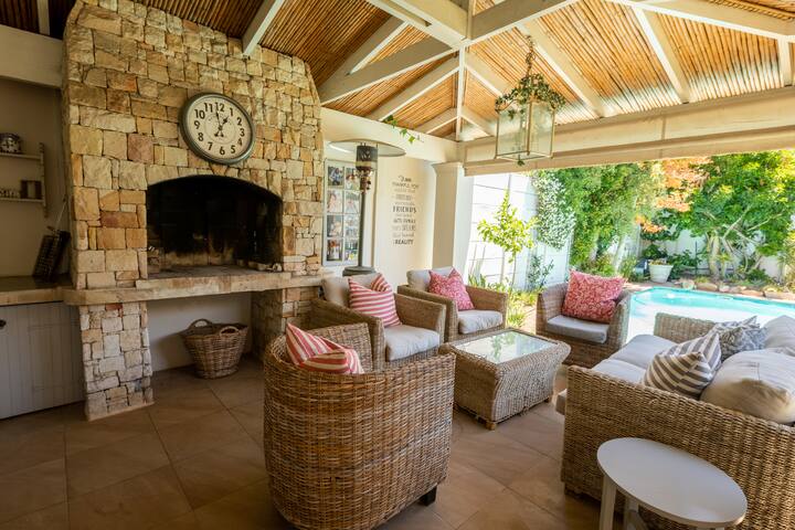 Stunning Family Home *loadshedding free!* gallery image 4