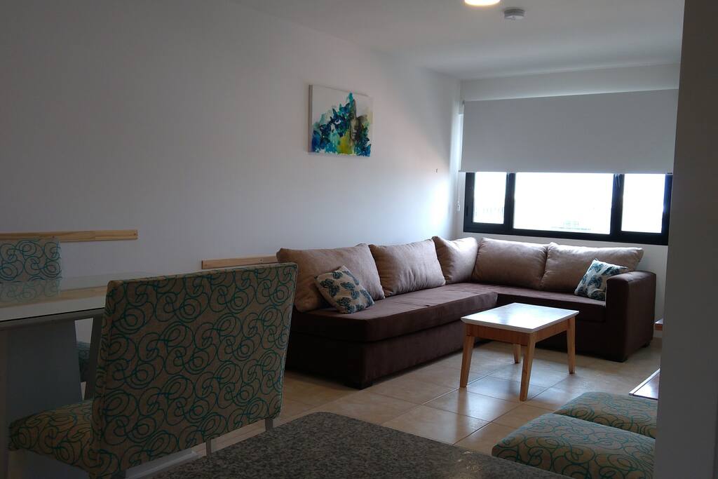 Living Comedor integrado TV por cable, WiFi y aire acondicionado