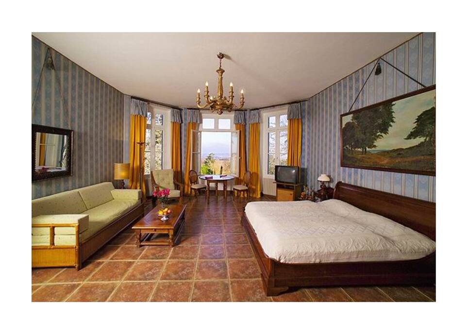 Un appartement. Cuisine et salle de bain attenant.