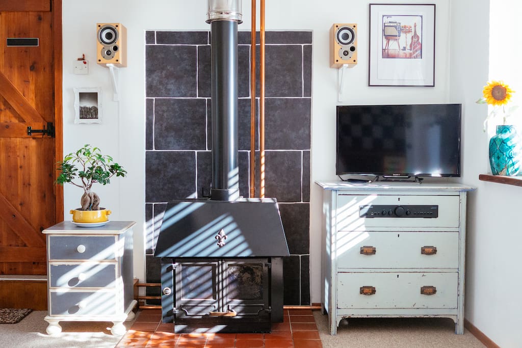 Smart TV with Netflix, iPlayer, etc.