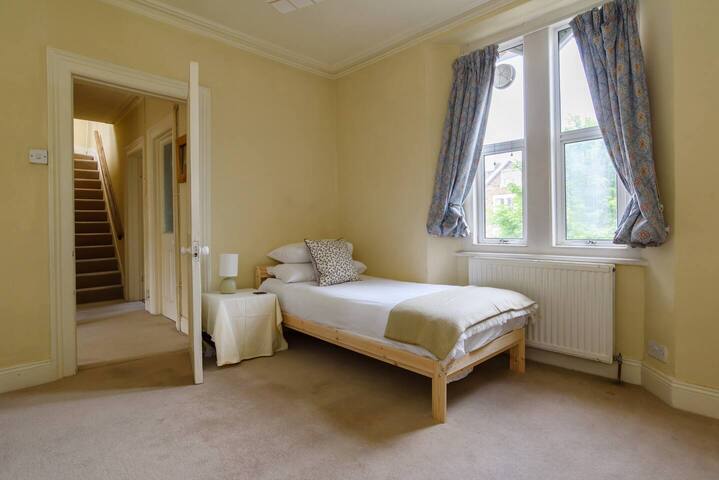 Quiet, spacious period house gallery image 4