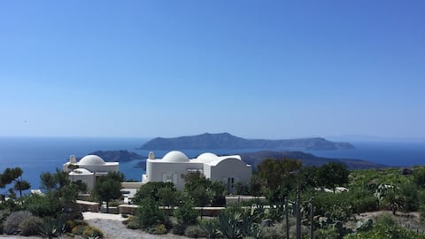 The Dome House Retreat - on the Caldera