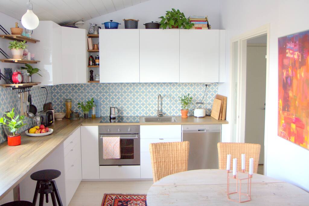 Mint condition kitchen with basic cooking ingredients fully at your disposal. Perhaps even some fresh herbs if you're lucky!