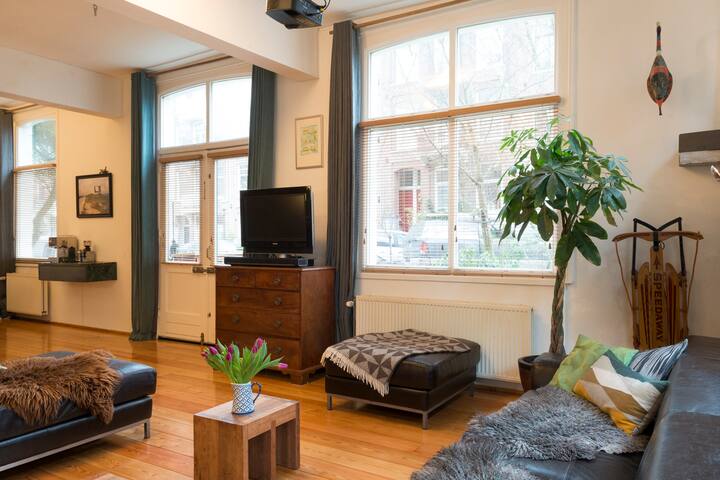 Center, 2 storey cornerhouse, 4 BR, Canalview! gallery image 4