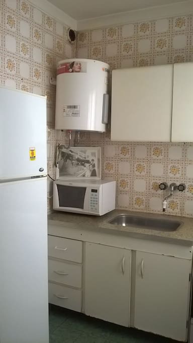 Cocina muy bien equipada.