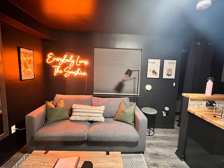 A Moody Getaway In The Heart Of Seattle - Medina, WA