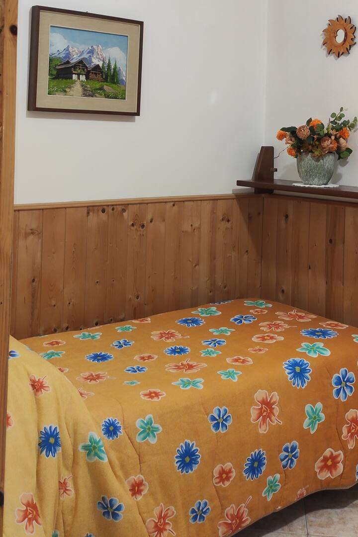 Dhomë gjumi me 3 krevate tekë