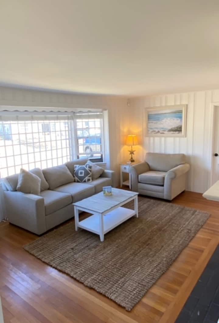 Beautiful Harwich Home, 1 Min. Walk To Beach - Harwich, MA