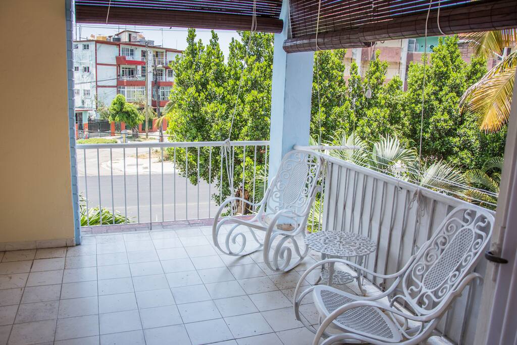 Terraza amplia con vistas a la calle 23