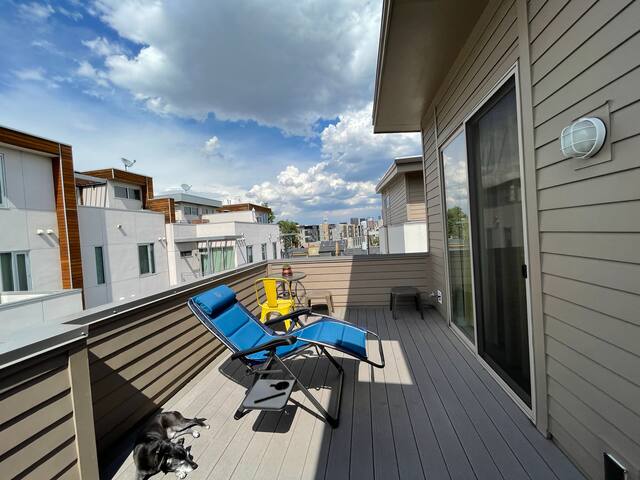 2 bedroom townhome w fire place & rooftop deck. gallery image 5
