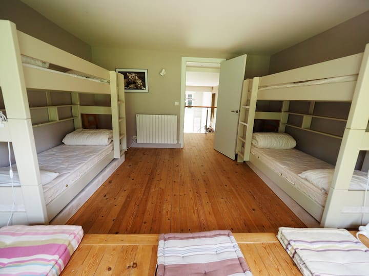 Chumba cha kulala cha pili ghorofani, chenye vitanda vya ghorofa