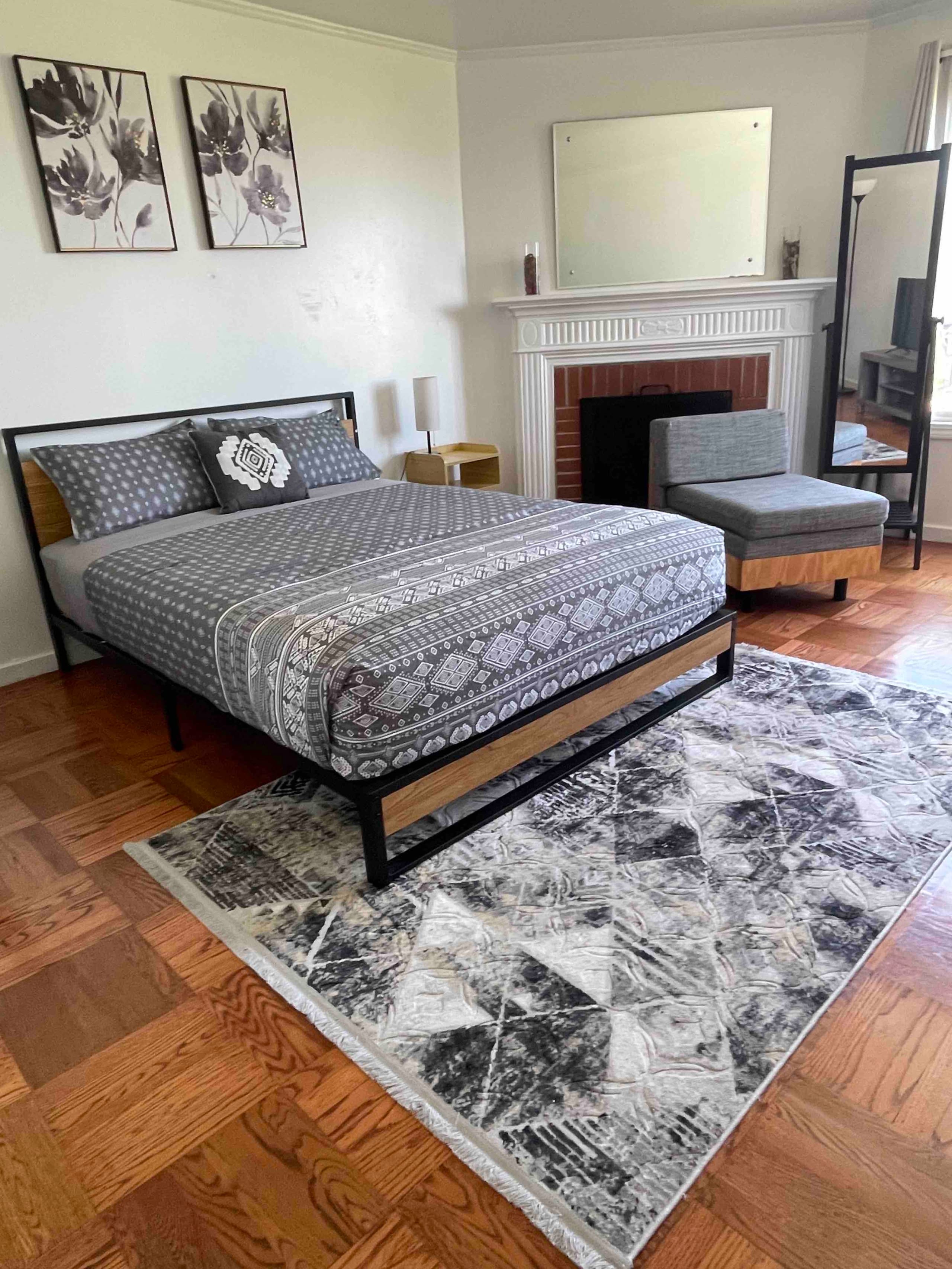 Home in San Francisco · ★4.86 · 2 bedrooms · 3 beds · 1 bath - Image 3