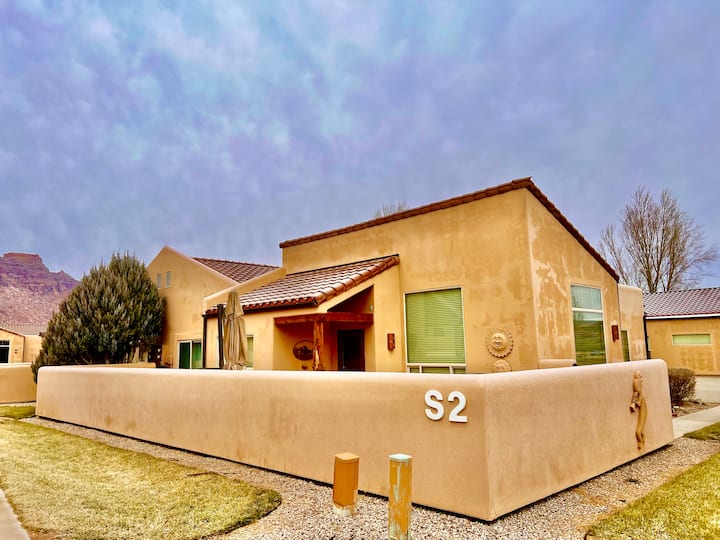 New Moab LaSal Home 3 Bed/Bath, Kitch, Pool/HotTub Houses for Rent in