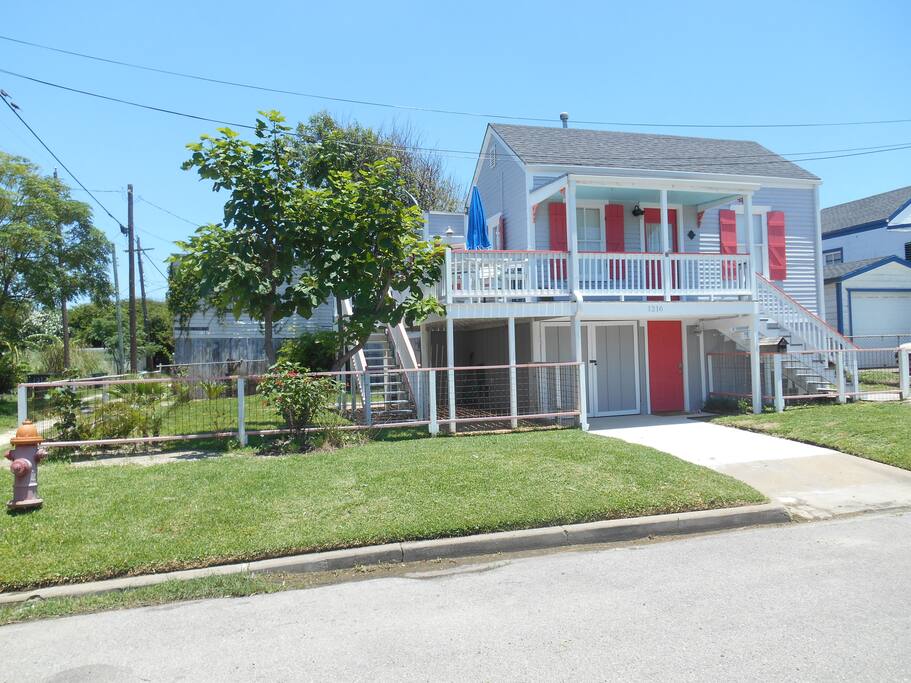 Beachy Keen Beach Pad, super cute! Houses for Rent in Galveston