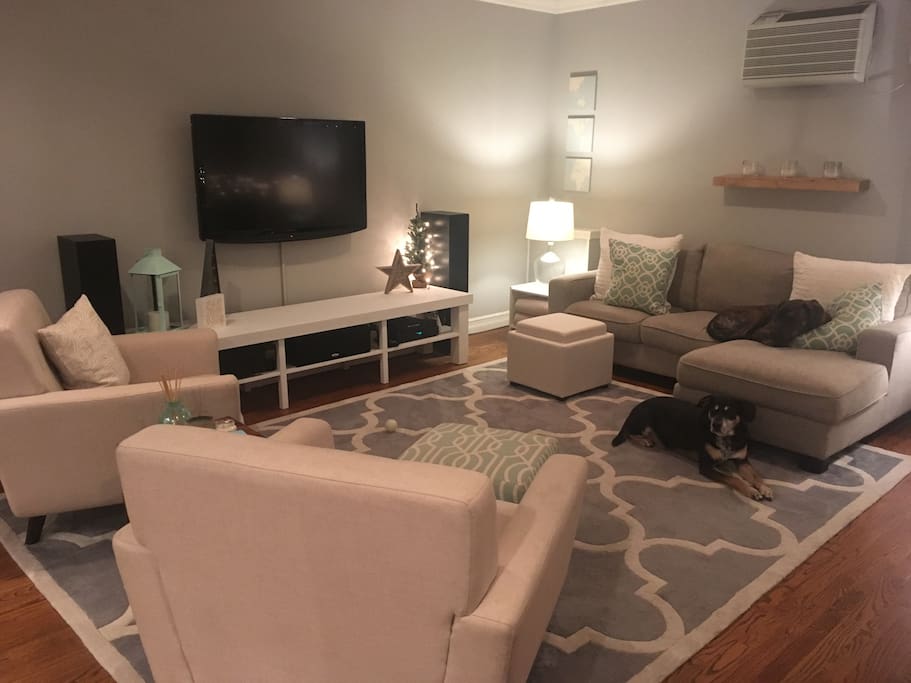 Living room with wifi, Hulu Netflix cable