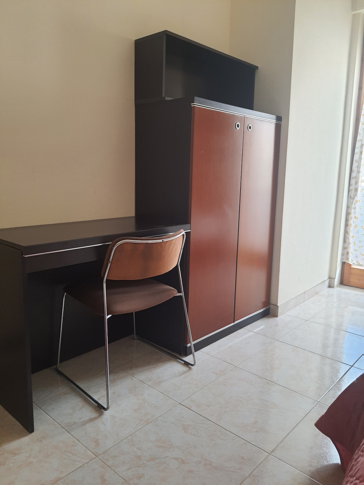 Kënd studimi me dy dhoma me ballkon të pavarur 