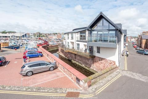 Luxury Penthouse Apartment overlooking Harbour