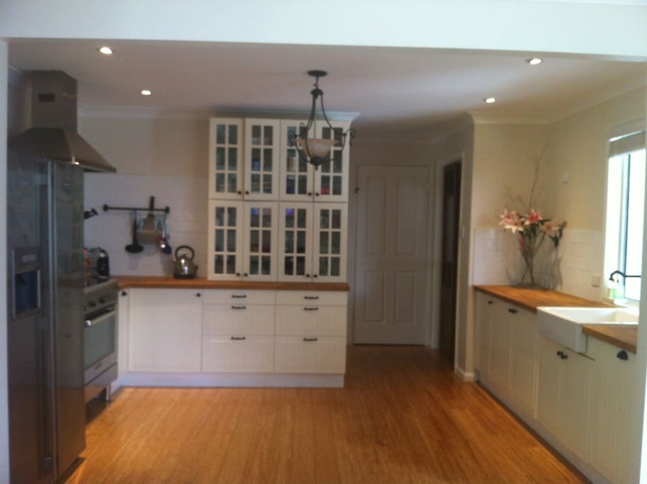 Full Kitchen with 900 Gas cooker and oven