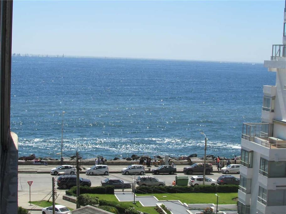 Vista lateral al mar del departamento