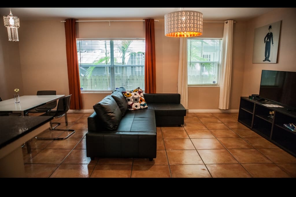 Living room complete with a LCD TV.
