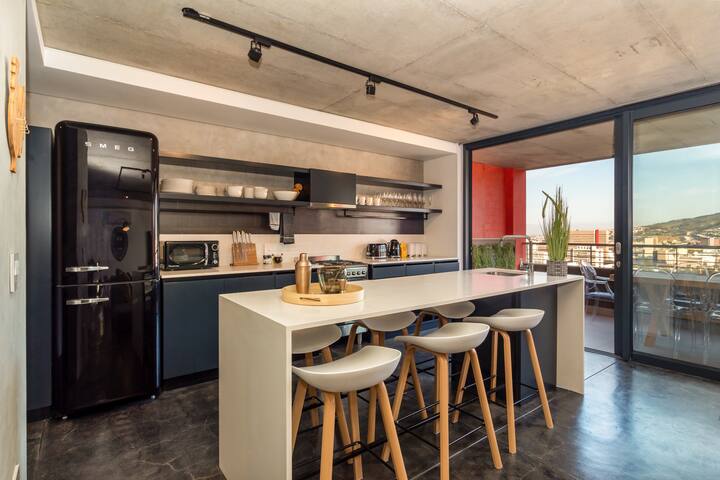 Luxury 3Bed Apr in Bo-Kaap w/Table Mountain Views gallery image 4