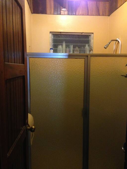 Baño limpio y privado