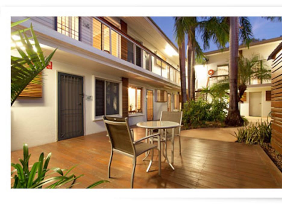 Tropical Surrounds
