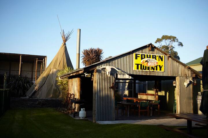 Glamping On 40acres Of Private Farm Barns For Rent In Coalville