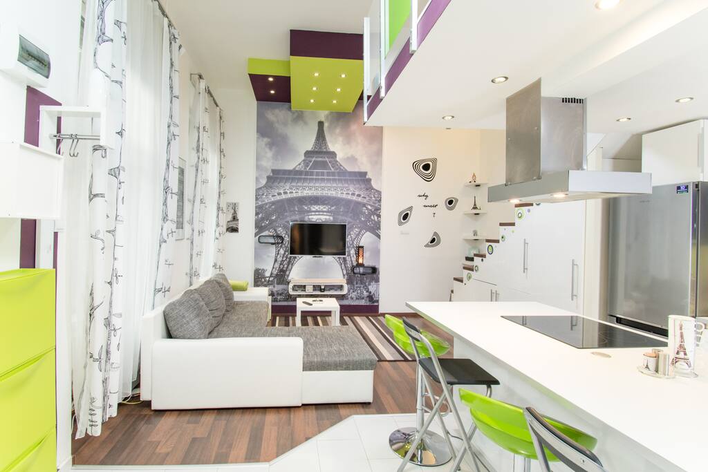 Living room and American-style kitchen
