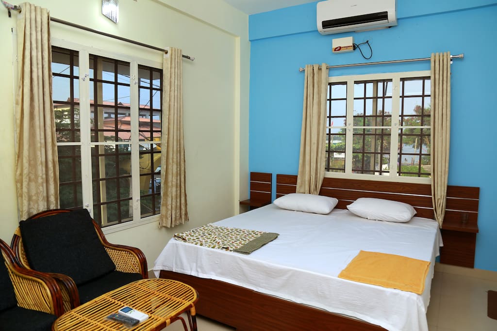 BEDROOM WITH BACKWATER VIEW