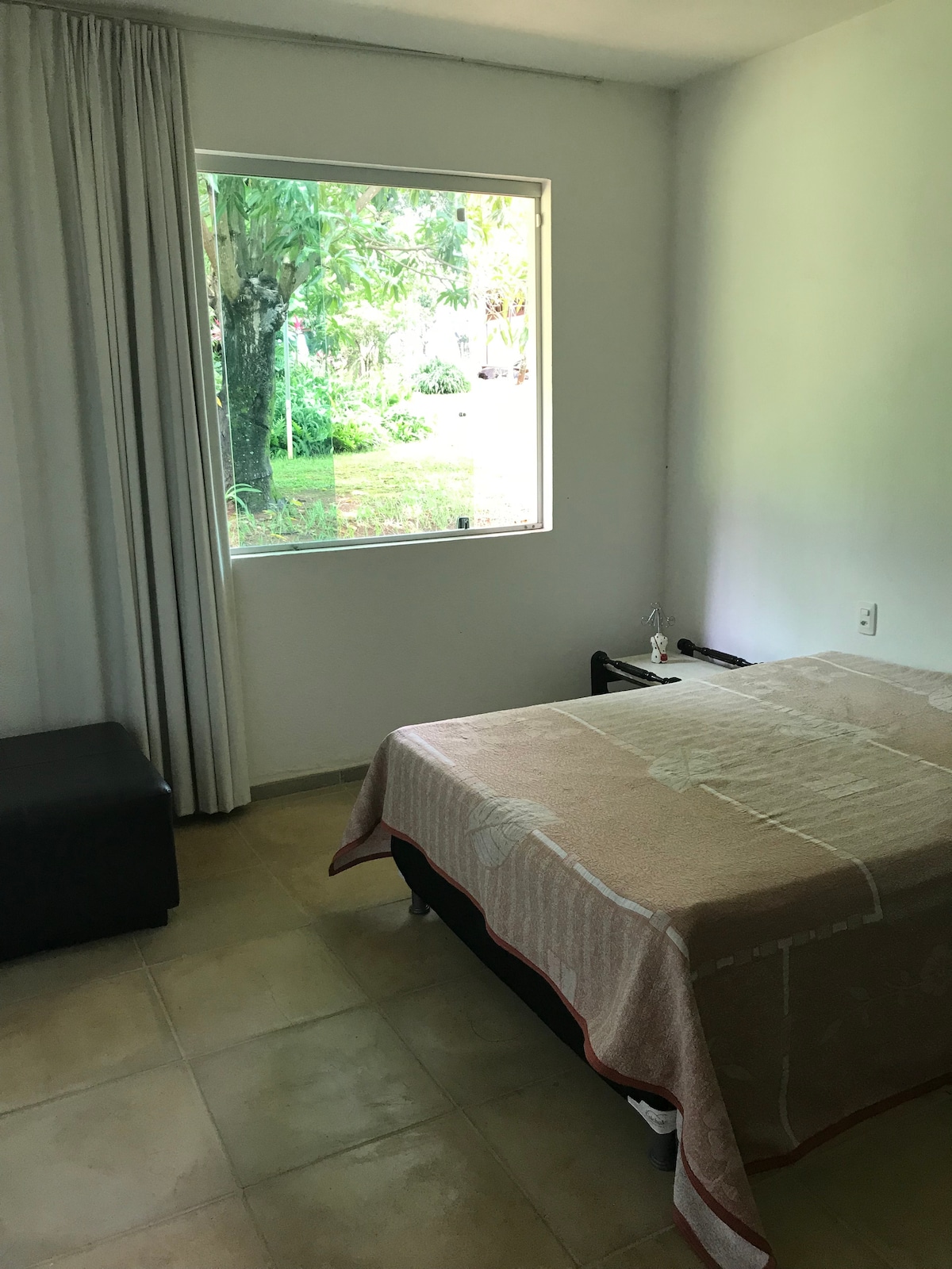 Ორადგილიანი ნომერი 2 / ნახევრად ლუქსი /დიდი ხედი ოთახების ბაღით 