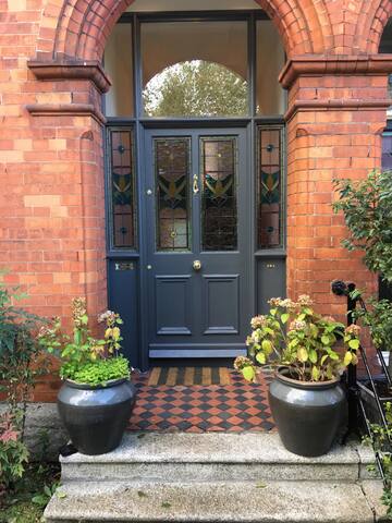 Victorian Red-Brick Home gallery image 2