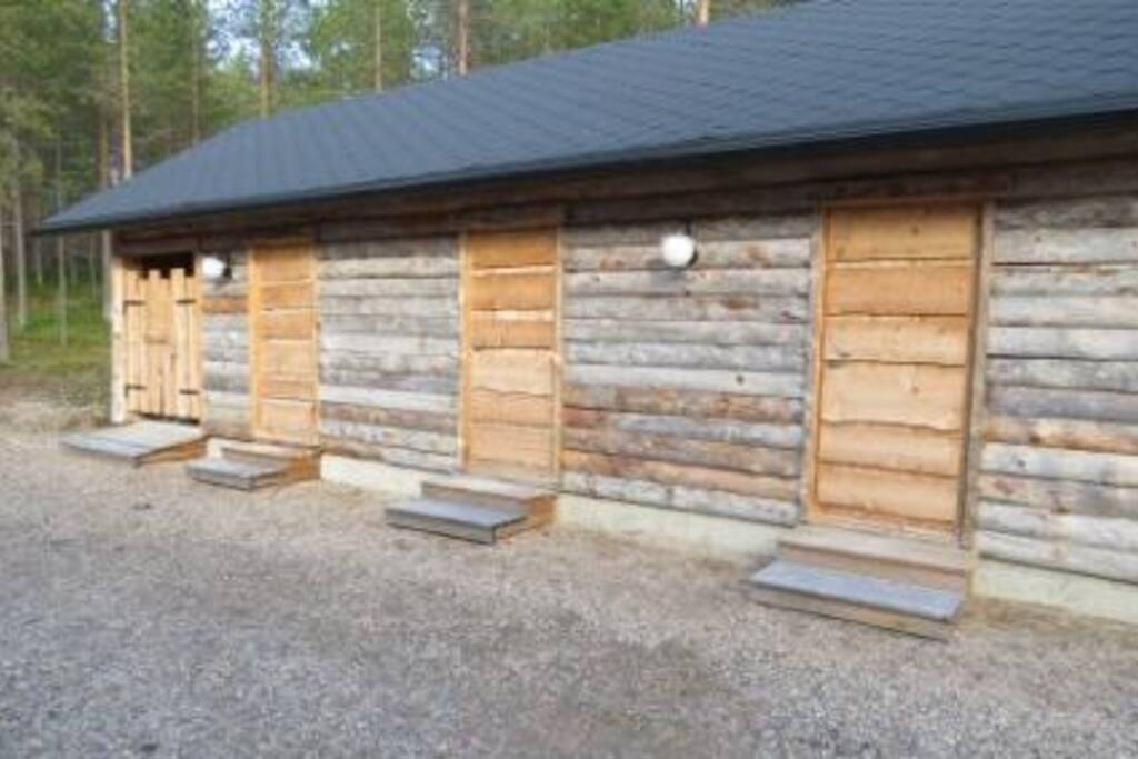 Lukittava ulkovarasto ja roskakatos