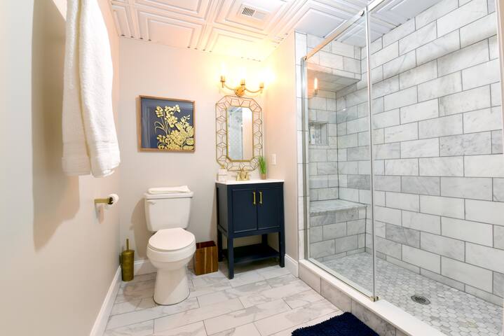 One Bedroom Apartment ⭐️Walk to Neyland ⭐️