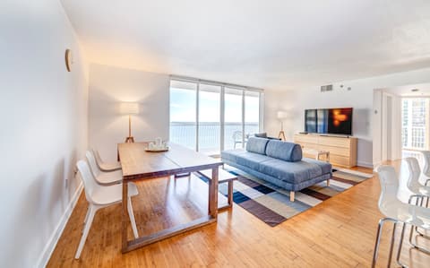Top Airbnb: Oceanfront Brickell Miami Condo 22 Pool Free Parkg in Miami