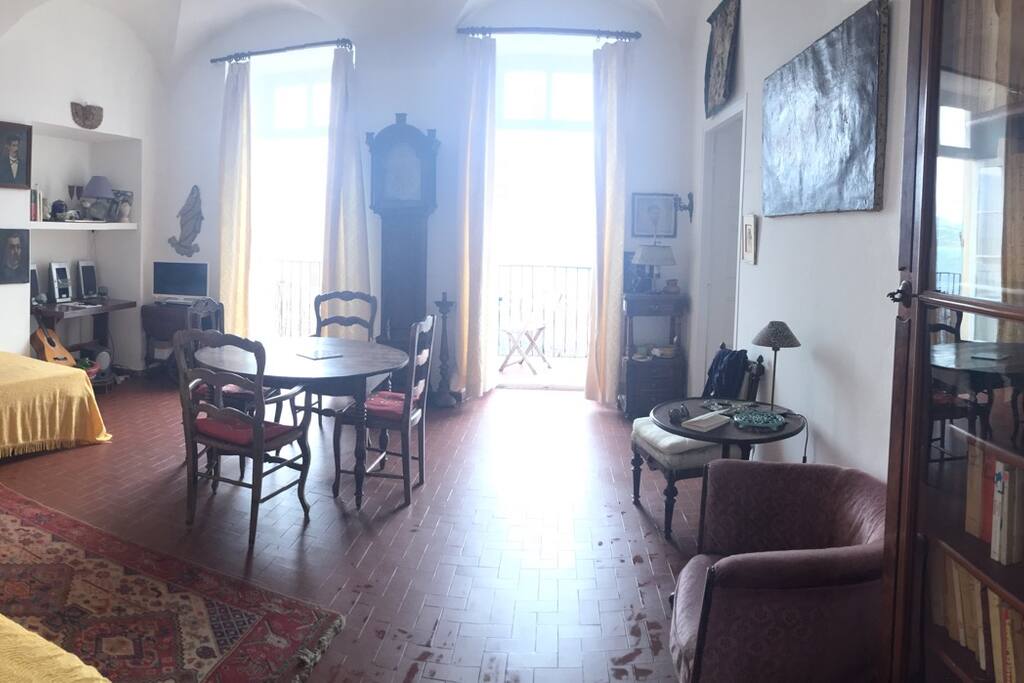 Salon très lumineux