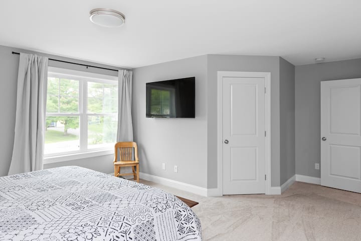 Spálňa s manželskou posteľou King na pos