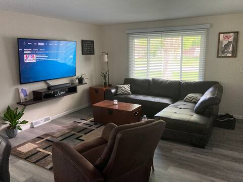 EAA Ready/Packer game ready 2bd! Fenced in yard