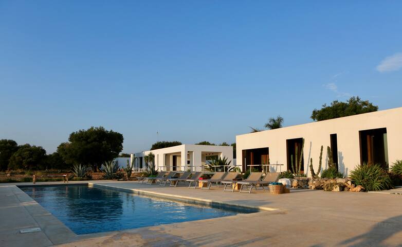 Exceptional mix of architecture, nature and luxury gallery image 2