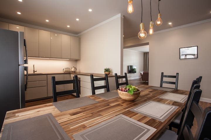 Central. 9 beds+4 sleeping sofas. Max 15 ppl