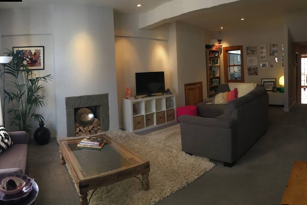2 Bedroom House with garden in West London