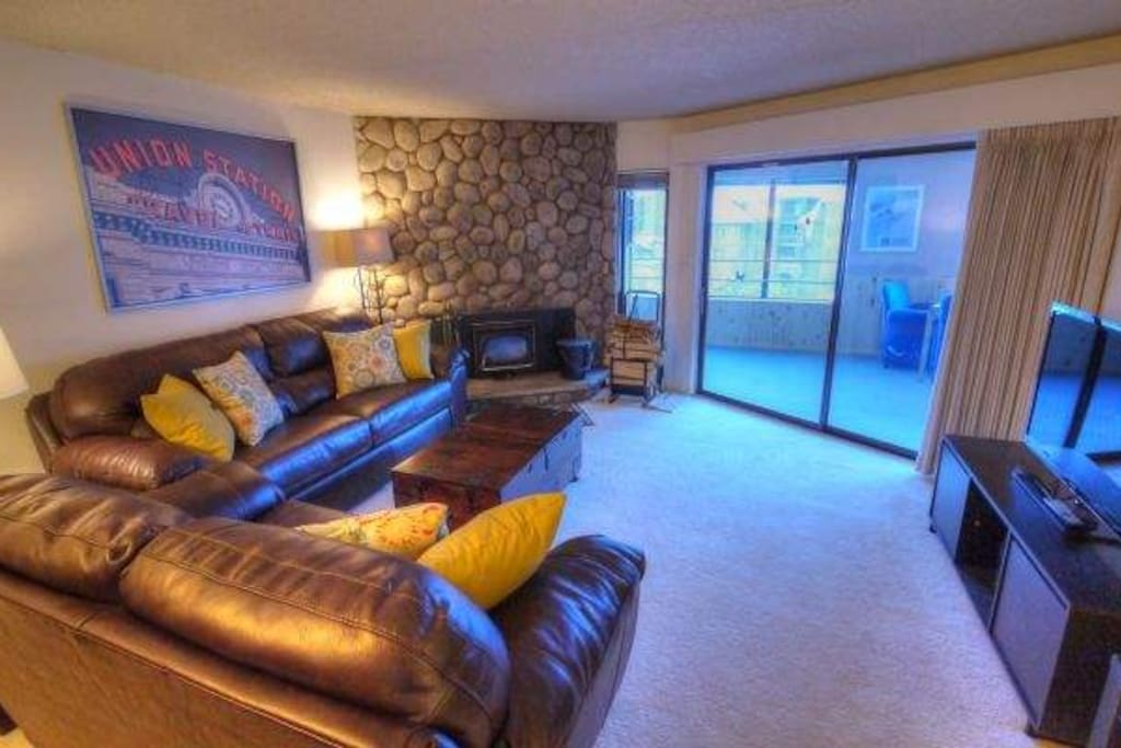 Spacious living room with pull out couch.
