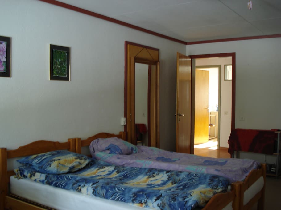 Schlafzimmer 2 mit zwei Einzelbetten