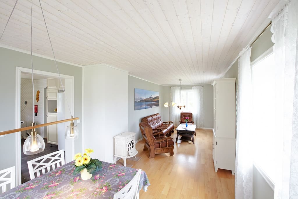 Diningroom and Livingroom